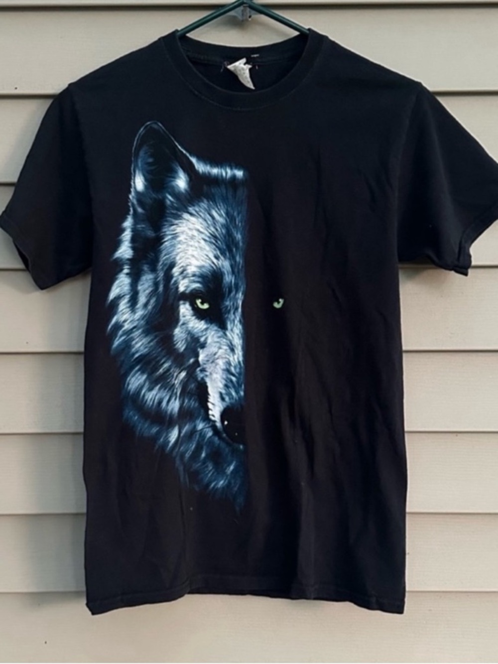 Vintage wolf T-shirt size small fruit of the loom